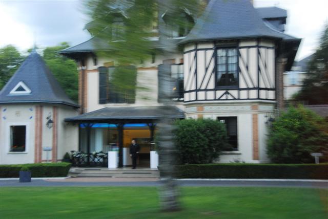 Arriving at L'Assiette Champenoise