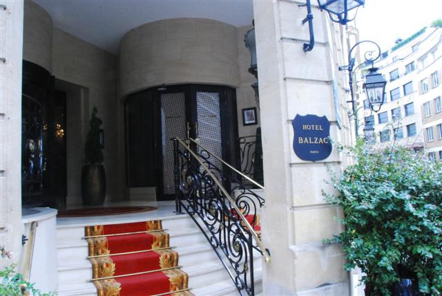 Hotel Balzac Entrance