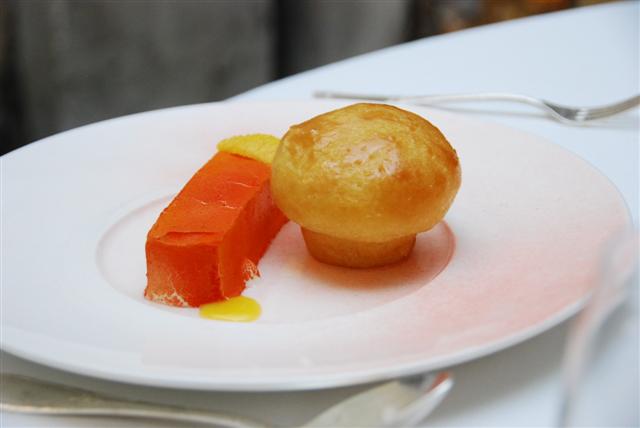 Le Sablé - Sablé aux céréales et fruits exotiques Shortcrust pastry with grains and exotic fruit. Le Sablé - Sablé aux céréales et fruits exotiques Shortcrust pastry with grains and exotic fruit.