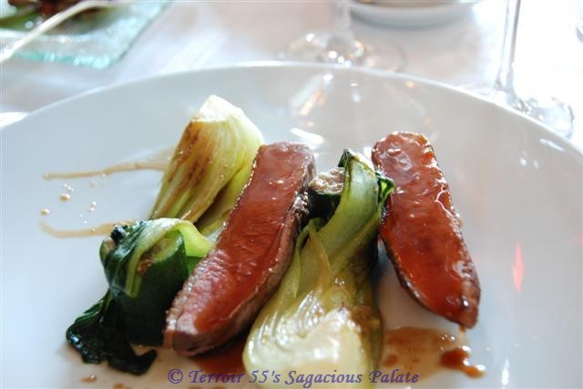 (Duckling filet cooked in saké, pakchoi cabbage, Espelette chili juice) Le Grand Vefour 022 (Small)
