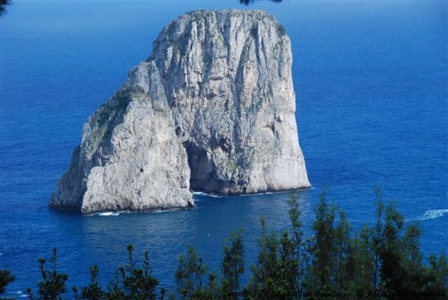 View of Faraglioni from il Geranio