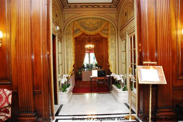 Entrance to Le Raphael Restaurant & Le Bar 