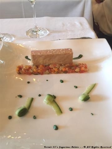 Foie gras de carnard en terrine, artichaut cuit et en salade, amandes et the vert