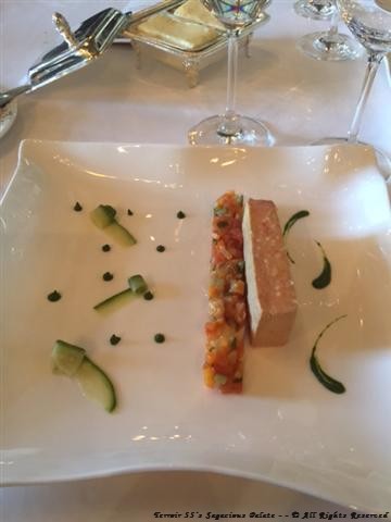 Foie gras de carnard en terrine, artichaut cuit et en salade, amandes et the vert