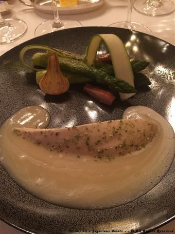 Poultry of “Cour d’Armoise” with Château-Chalon wine, green asparagus