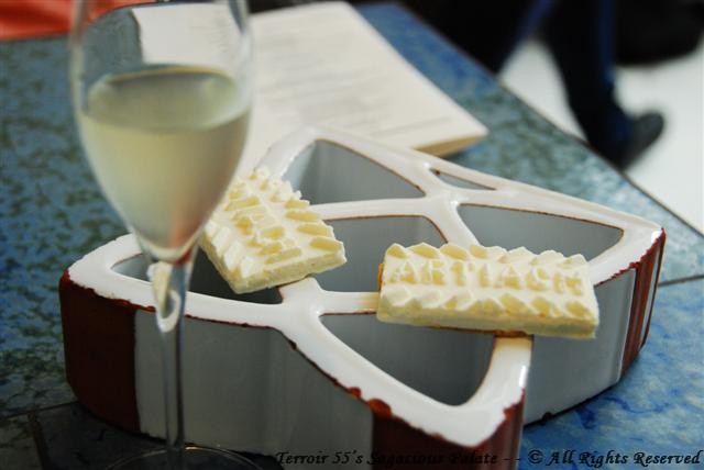 Smoked Idiazabal cheese biscuit with apple