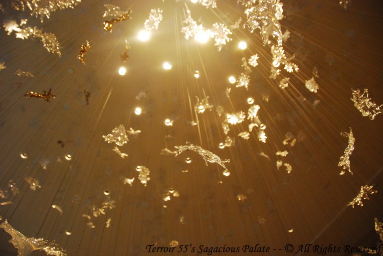 Peninsula’s Lobby – “Dancing Leaves” – Designed by Luděk Hroch, created by Lasvit (Glass Couture)