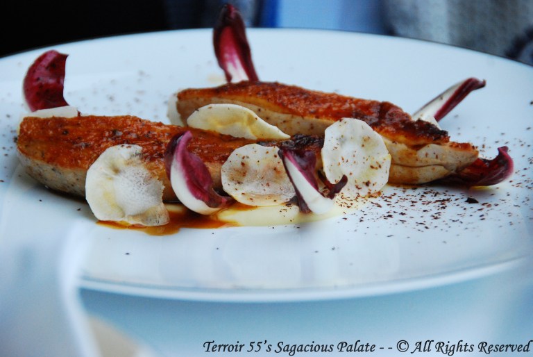 Guinea fowl from Landes region aromatized with cardamom Parsnip and radicchio sauce with bitter chocolate, coated leg with khaki