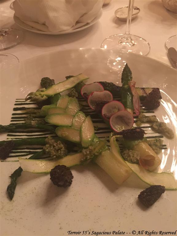 Green asparagus from Provence, Morel mushrooms stuffed with shallots, Vinaigrette made with olive oil from Cornille mill Green asparagus from Provence, Morel mushrooms stuffed with shallots, Vinaigrette made with olive oil from Cornille mill