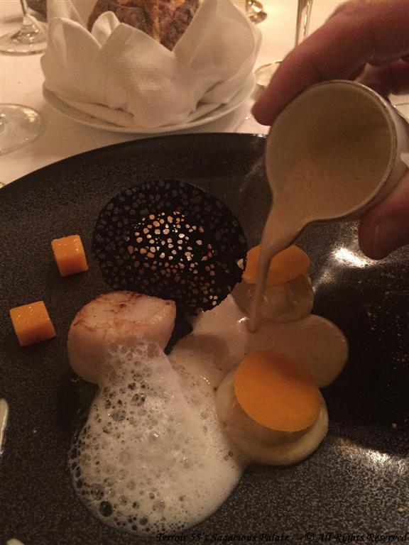 Scallops from Chausey, delicate ravioli of pumpkin and young spinach Scallops from Chausey, delicate ravioli of pumpkin and young spinach